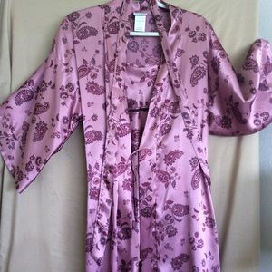 Ladies 2 piece short Robe with night gown.
